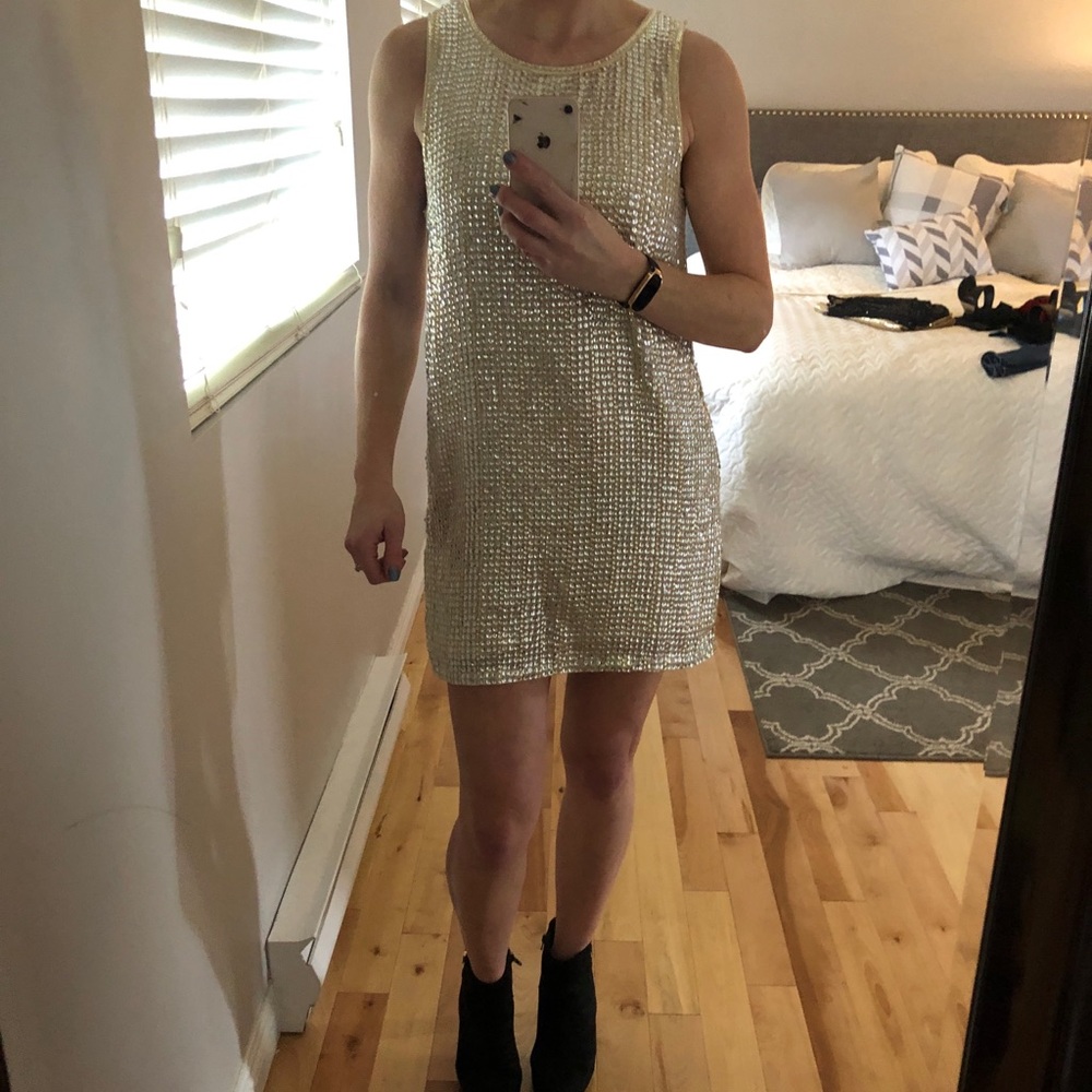 ✨Gold sequin shift dress ✨